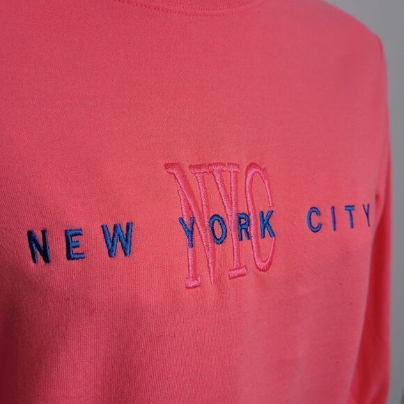 VINTAGE 90s NYC hot pink barbiecore embroidered crew neck pullover M - Picture 4 of 7
